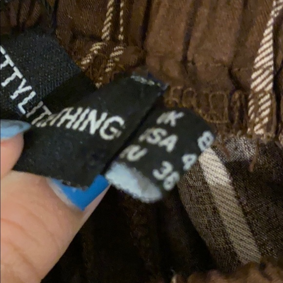 PrettyLittleThing Brown Striped Shorts NWT XS junior women’s summer - Picture 2 of 2